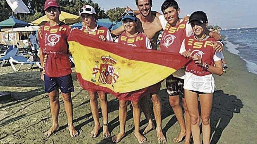 María Perelló y Pau Mesquida con el equipo español.