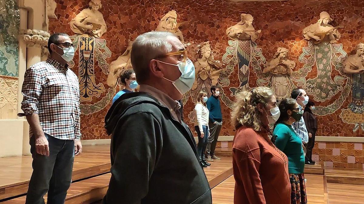 El tenor Carles Gonzàlez ensaya junto a sus compañeros en el Palau de la Música