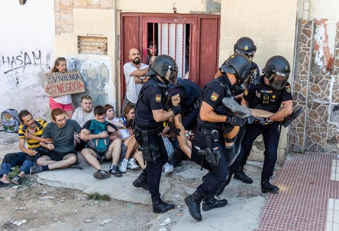 Desahucio en el barrio de Nou Alacant