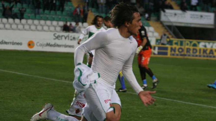 Trejo, la pasada campaña, celebrando un gol.