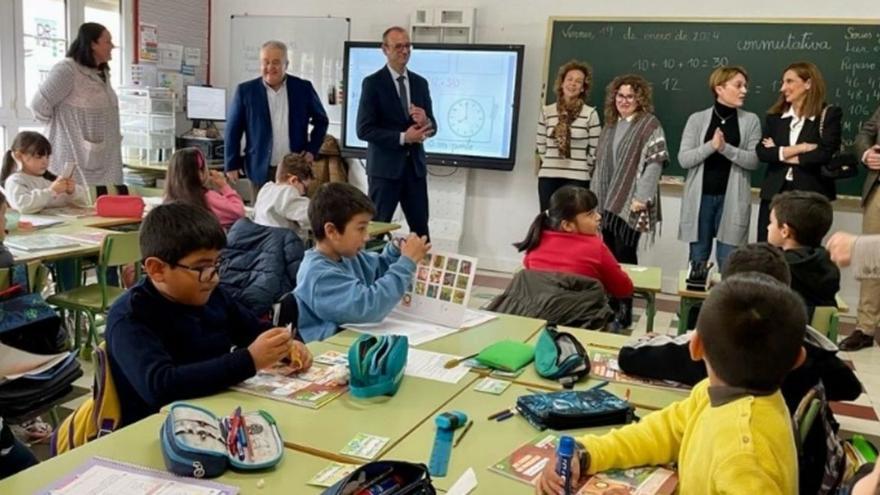 El consejero Víctor Marín visita Totana para conocer las necesidades de los centros educativos del municipio