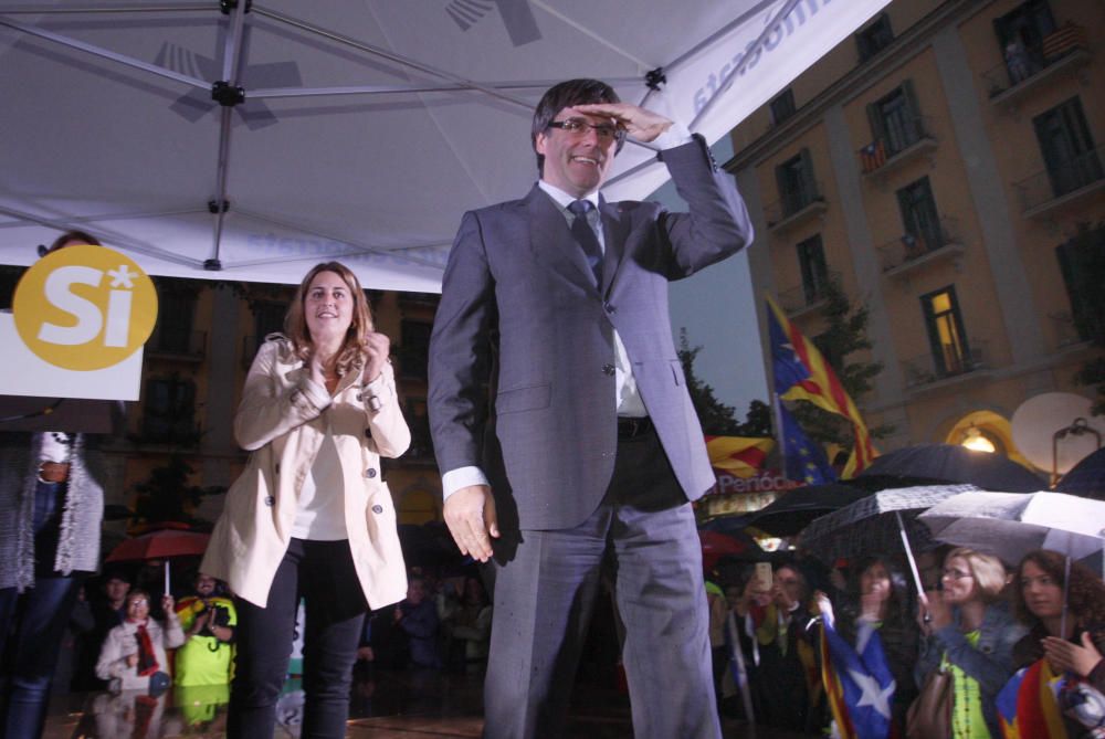 Puigdemont omple la plaça de la Independència de Girona