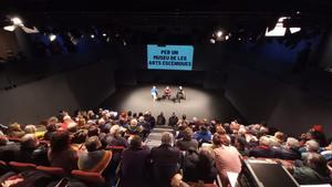 Sol Picó, Cesc Gelabert y Àlex Ollé en el acto de presentación de la plataforma ’per un MAE’ .