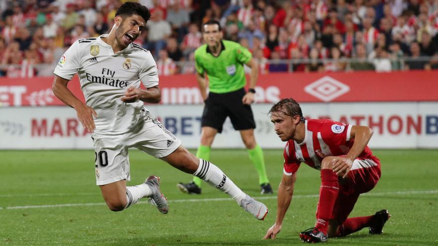 Martínez Munuera, al fons durant un Girona-Reial Madrid