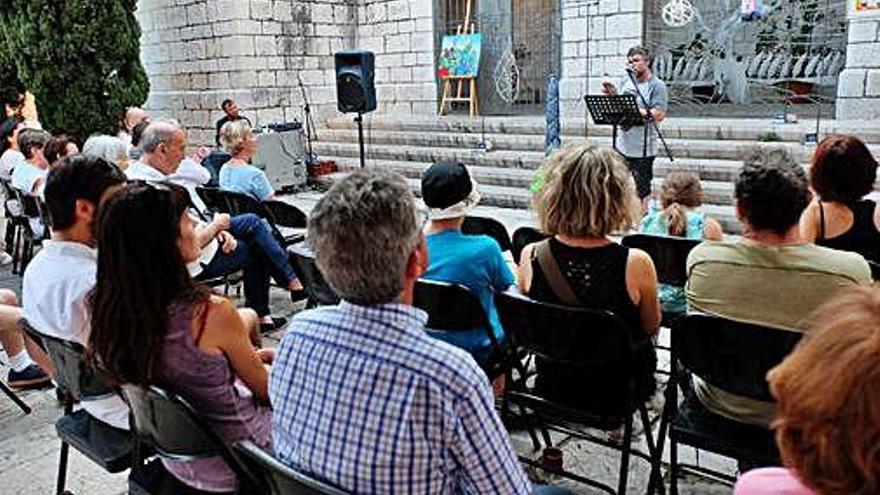 Un recital de PoemEstiu celebrat a Figueres.