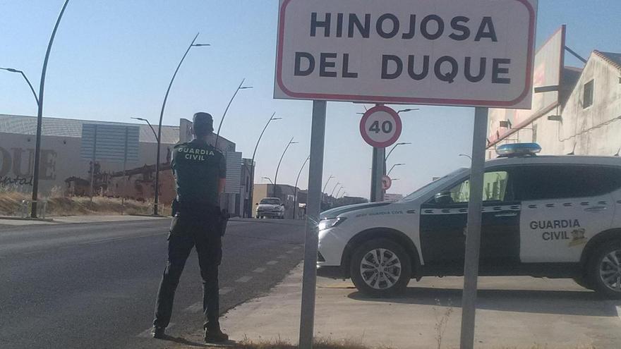 Agente de la Guardia Civil emn Hinojosa del Duque.