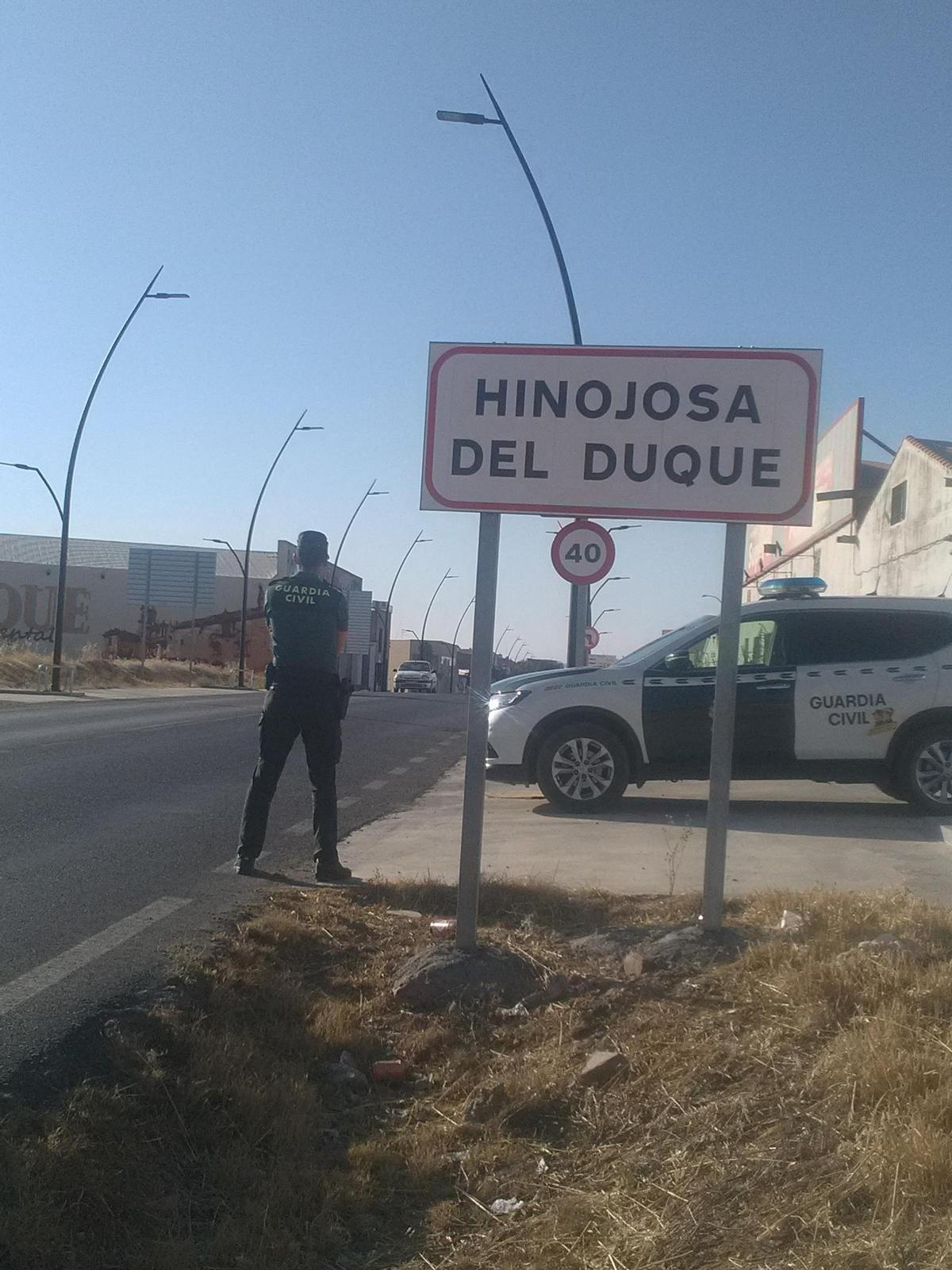 Agente de la Guardia Civil emn Hinojosa del Duque.