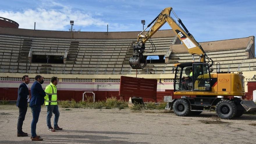 El alcalde de Barbastro presenció el inicio de las obras. | AYUNTAMIENTO DE BARBASTRO