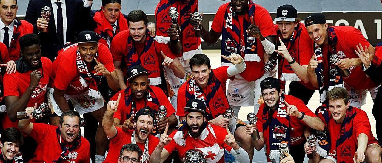 El Baskonia conquista la ACB ante el Barça (67-69)