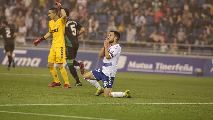 Joselu se lamenta de un fallo