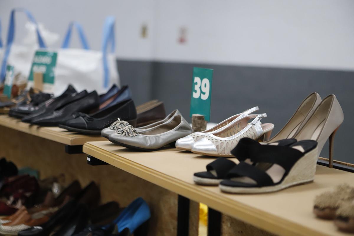 La 'tienda' de Zaragoza con más ropa de segunda mano comienza sus rebajas de verano: descuentos de hasta el 30%: “Nuestra misión es intentar salvar el planeta”