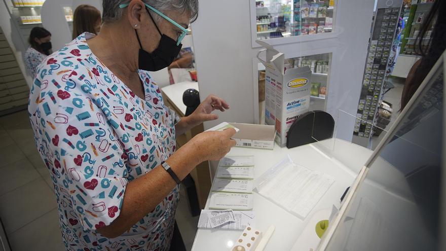 L’alta demanda per les mascaretes i tests tensa les farmàcies gironines