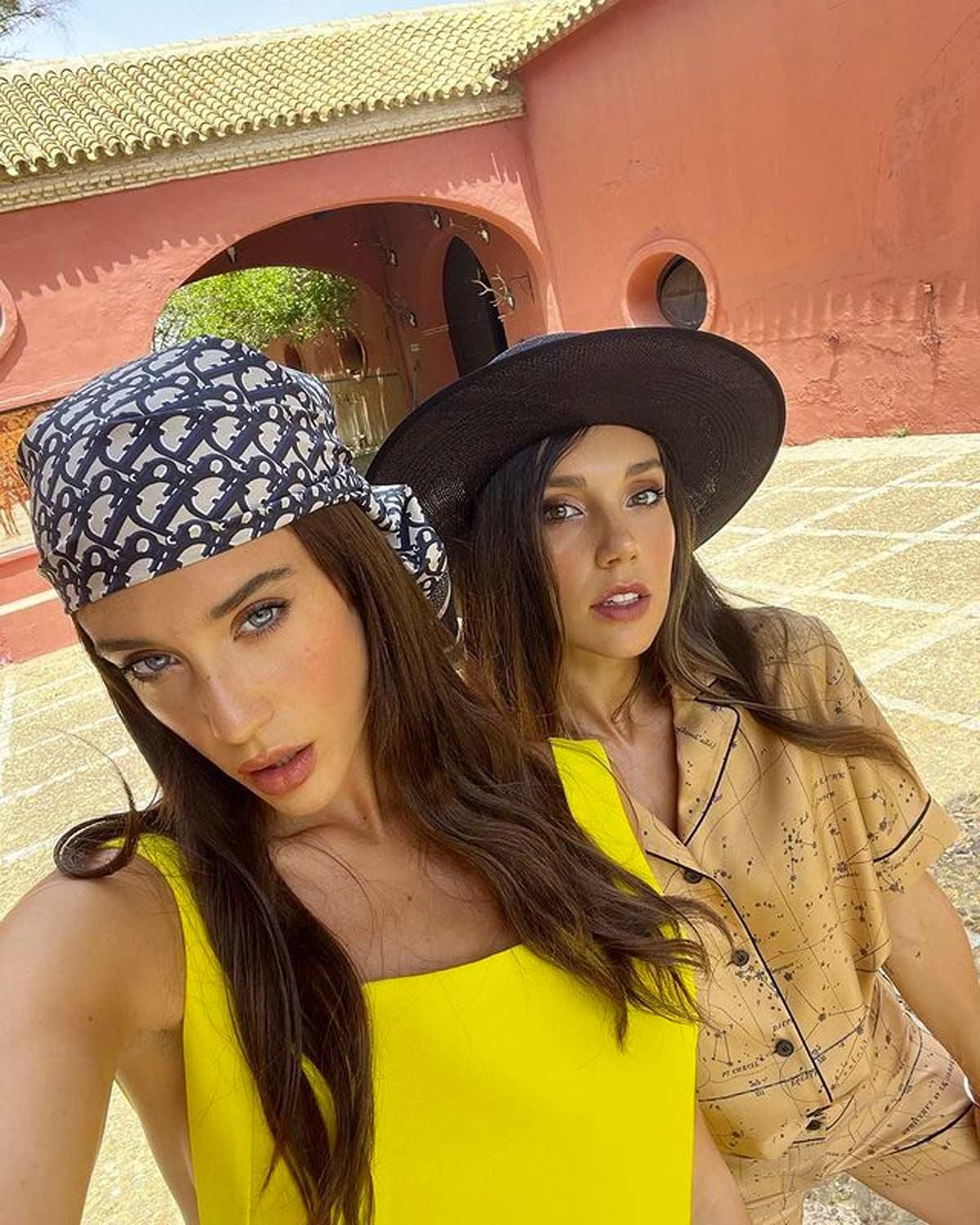 María Pedraza y su hermana, Celia Pedraza, en Sevilla
