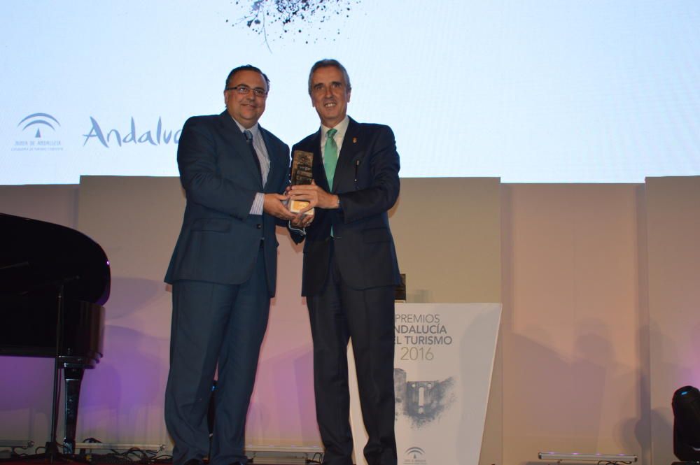 El Caminito del Rey, la empresaria María Herrero y el periodista Pedro Luis Gómez, los tres premios con sabor malagueño