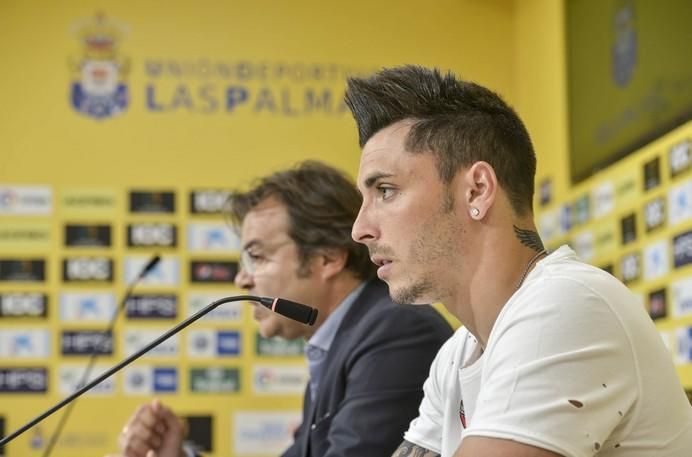 LAS PALMAS DE GRAN CANARIA A 19/06/2017. Presentación de Ximo Navarro jugador defensa, nuevo fichaje de la UD Las Palmas  para la temporada 2017/18 FOTO: J.PÉREZ CURBELO