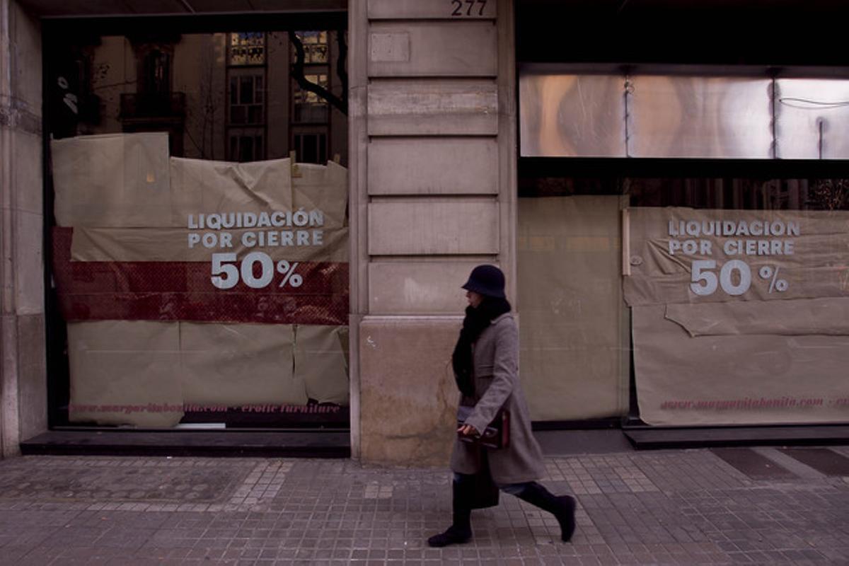 Diverses botigues tancades per l’impacte de la crisi, a Barcelona.