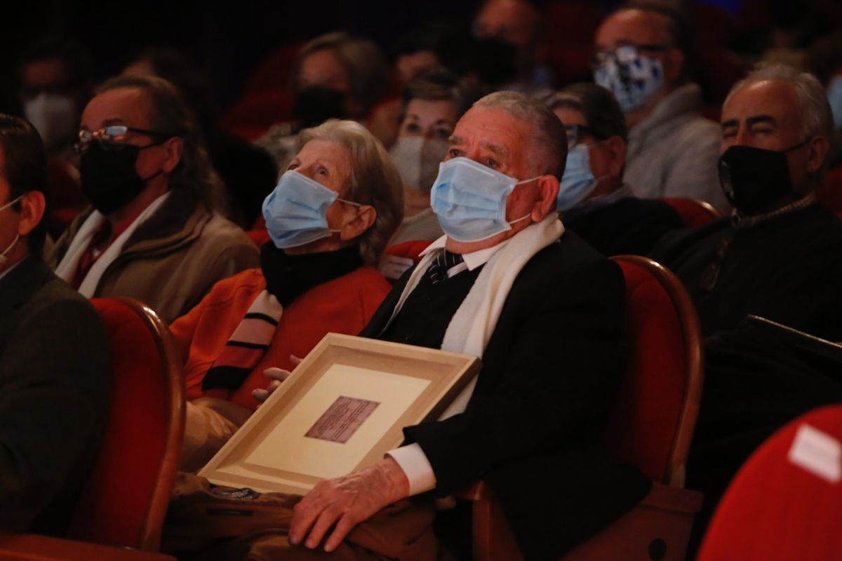 Homenaje a los cuidadores de los patios con motivo del centenario