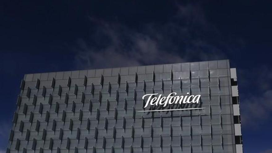 Telefónica recorta su beneficio un 56,9% en el primer trimestre