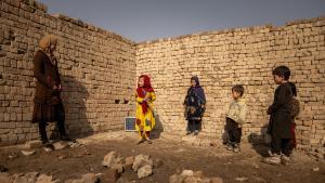 Sis mesos després de la presa de poder talibà: Les vides dels nens i nenes afganesos a punt del col·lapse