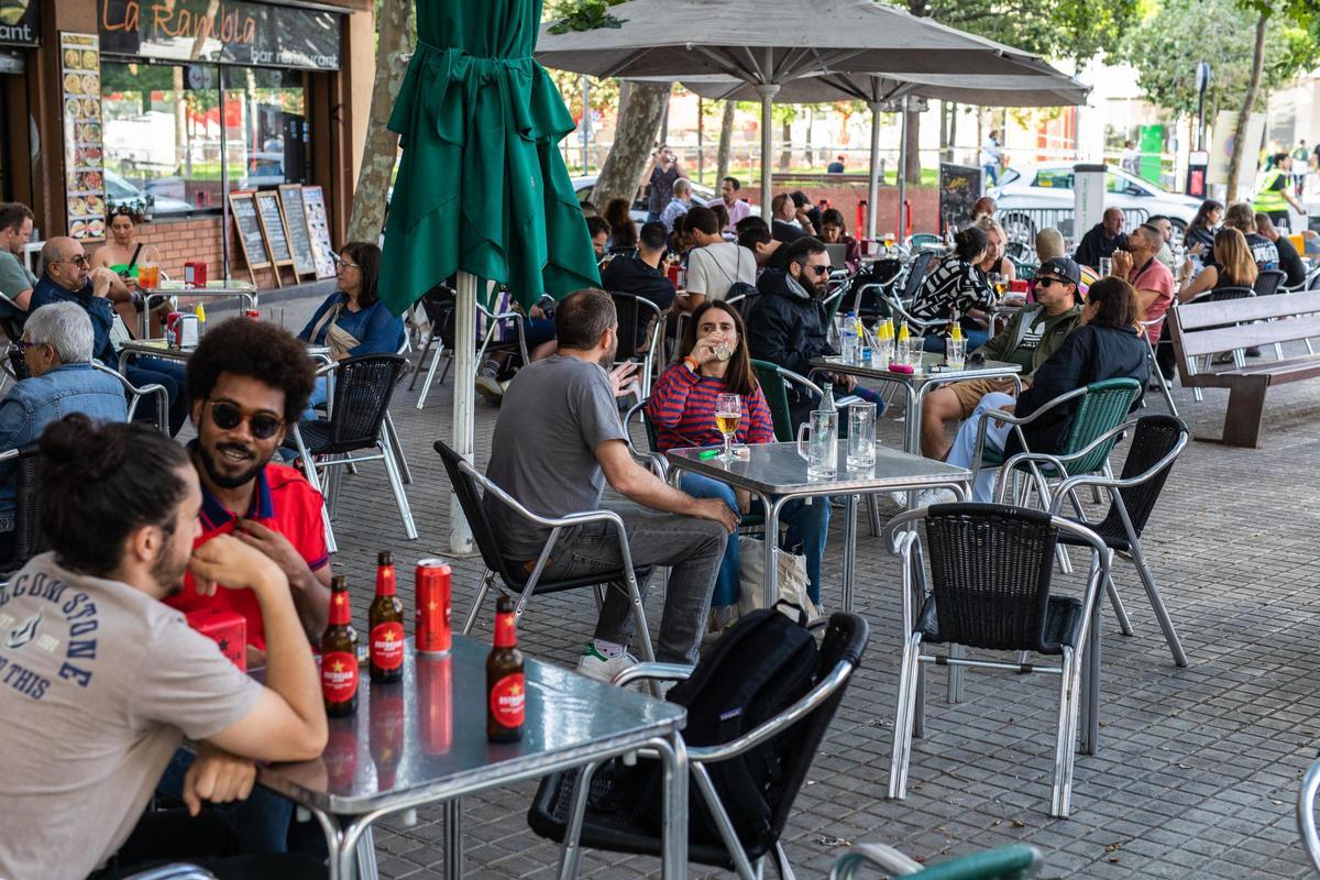 Una terraza próxima al parque del Fòrum, en Barcelona.