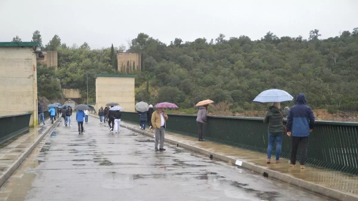 El desembassament preventiu de Darnius-Boadella activa el "turisme d'aigua"