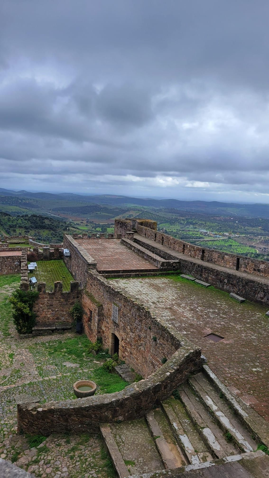 Parte del Castillo de Luna y sus vistas hacia Portugal