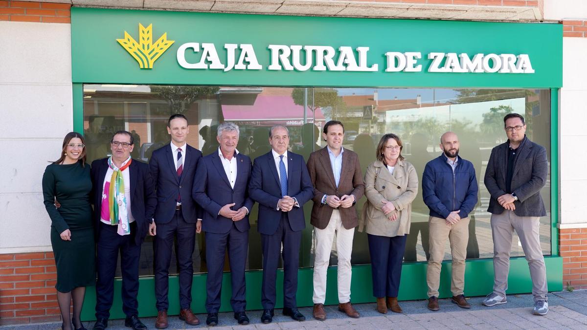 Inauguración oficial de la oficina de Caja Rural de Zamora en Arroyo de la Encomienda (Valladolid).