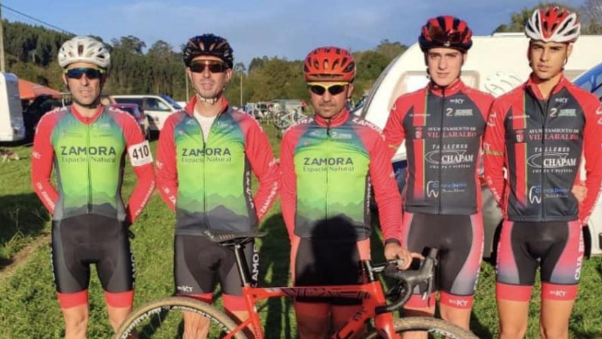 Equipo del Zamora CX en el II Trofeo Ayuntamiento de Ribadesella. | |  ZAMORA CX