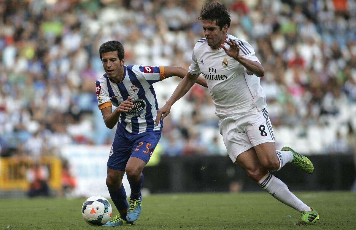 TROFEO TERESA HERRERA DE FUTBOL DISPUTADO EN EL ESTADIO DE RIAZOR ENTRE EL REAL CLUB DEPORTIVO DE A CORUÑA Y EL REAL MADRID. EN LA FOTO, JUAN CARLOS Y KAKA DEL REAL MADRID. FUTBOL. PARTIDOS AMISTOSOS. TORNEOS VERANIEGOS. TORNEOS DE VERANO.