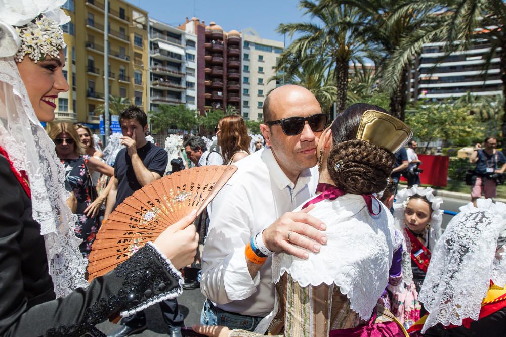 Imágenes del ambiente en la quinta mascletà de Hogueras