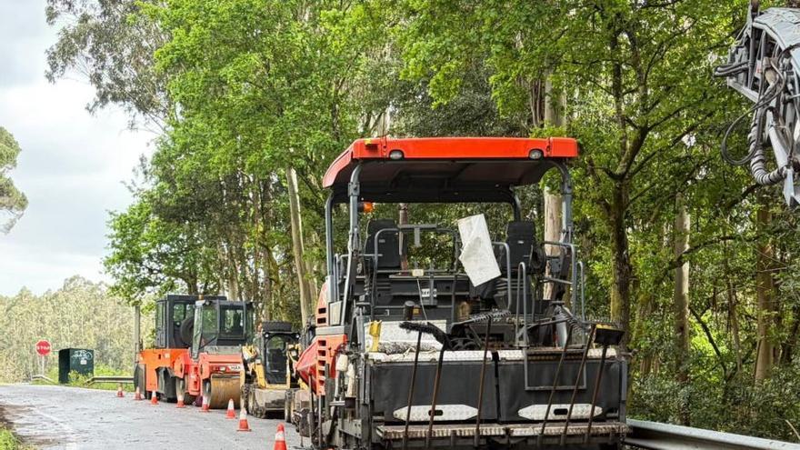 Comienza el asfaltado de la N-640, que se hará de noche en la travesía de Caldas
