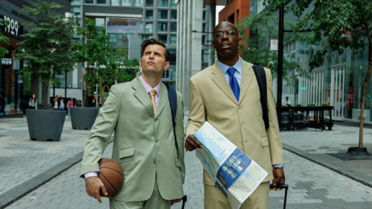 La historia real, y carente de verdaderas tensiones, de dos jóvenes franceses que lograron triunfar como agentes de jugadores en la NBA