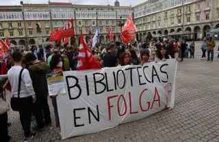 La gestión de bibliotecas de A Coruña pasa a una empresa vinculada con la ONCE para garantizar el pago de salarios