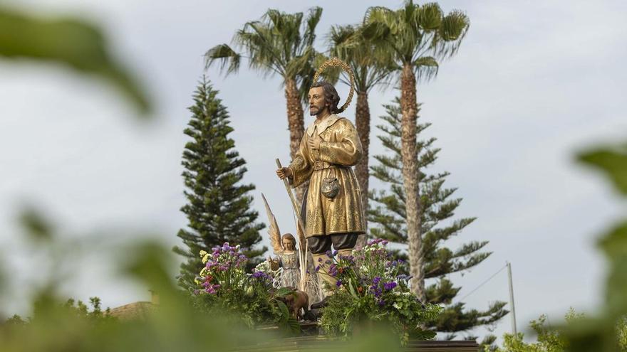 San Isidro viaja de La Hoya a La Marina en su tradicional romería en Elche