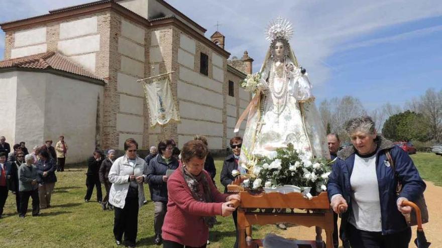 Nuestra Señora de Agavanzal durante la procesión.