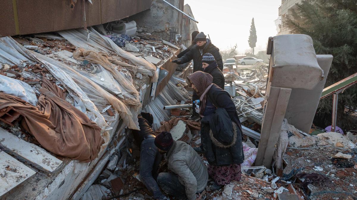 Búsquedas de supervivientes en la localidad de Antakya tras el terremoto del sur de Turquía en febrero de 2023..