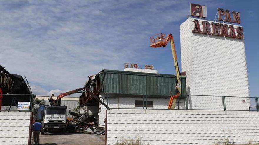 Adiós al emblemático edificio de Pan Arenas