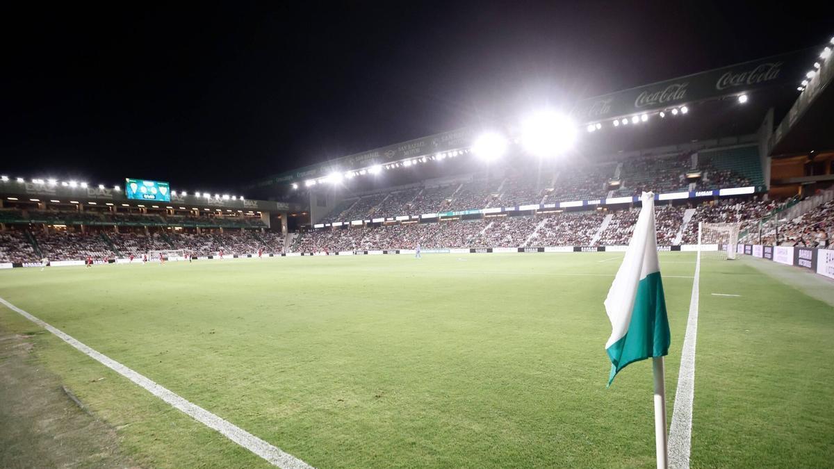 El Arcángel, a pie de campo en el amistoso ante el Sevilla, el partido más reciente celebrado en él.