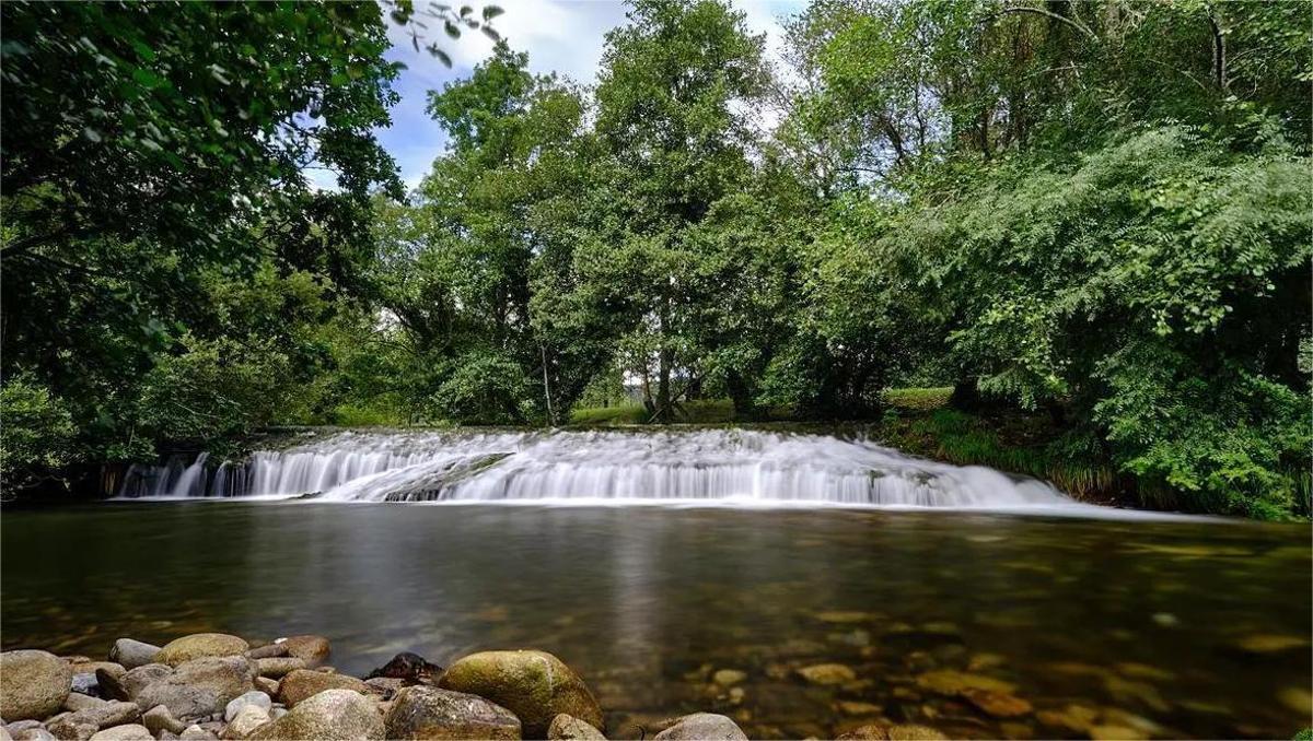 O río Tins, de Outes, é o primeiro de España cos seus dereitos recoñecidos.