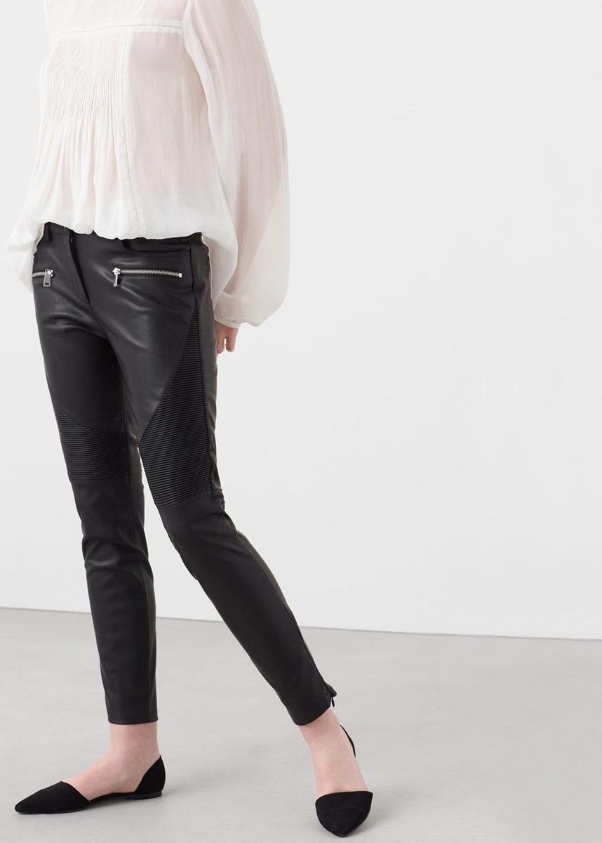 Ponte los pantalones de vinilo Stilo