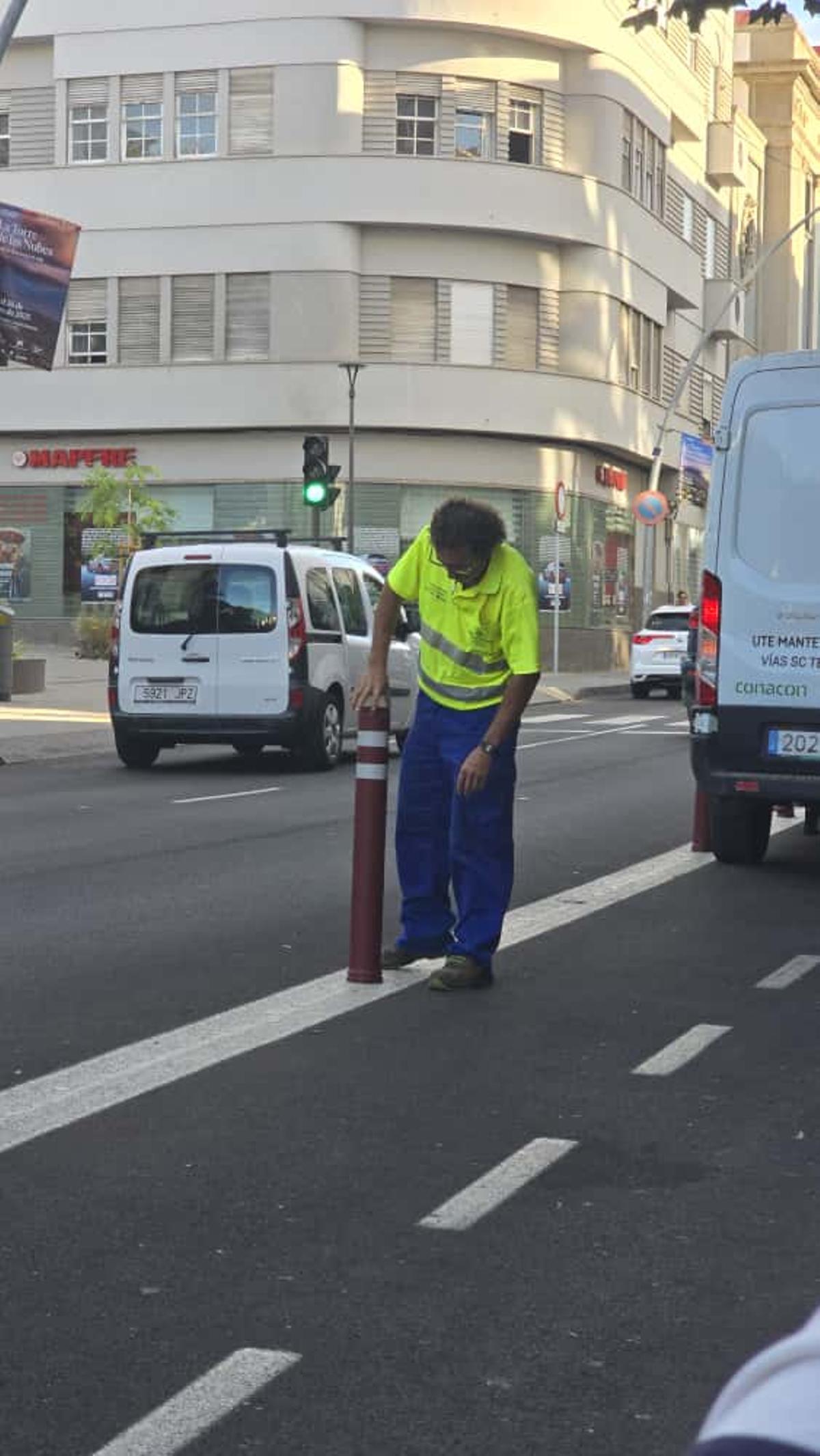 Retirada de bolardos en Méndez Núñez.