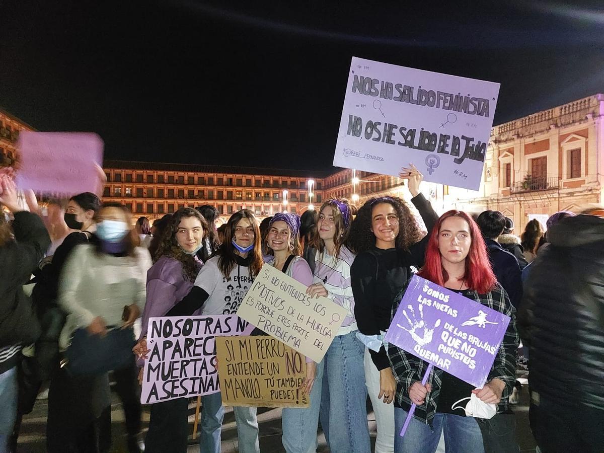 8M en Córdoba | La marea violeta vuelve a las calles de Córdoba tras ...