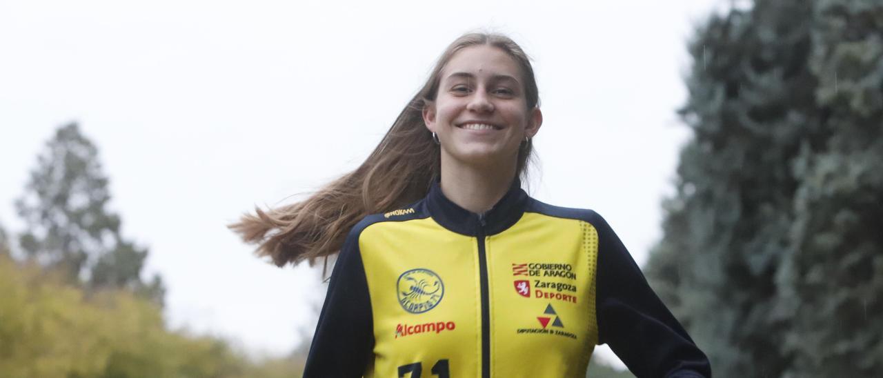 Greta Guerrero corre por el parque José Antonio Labordeta.