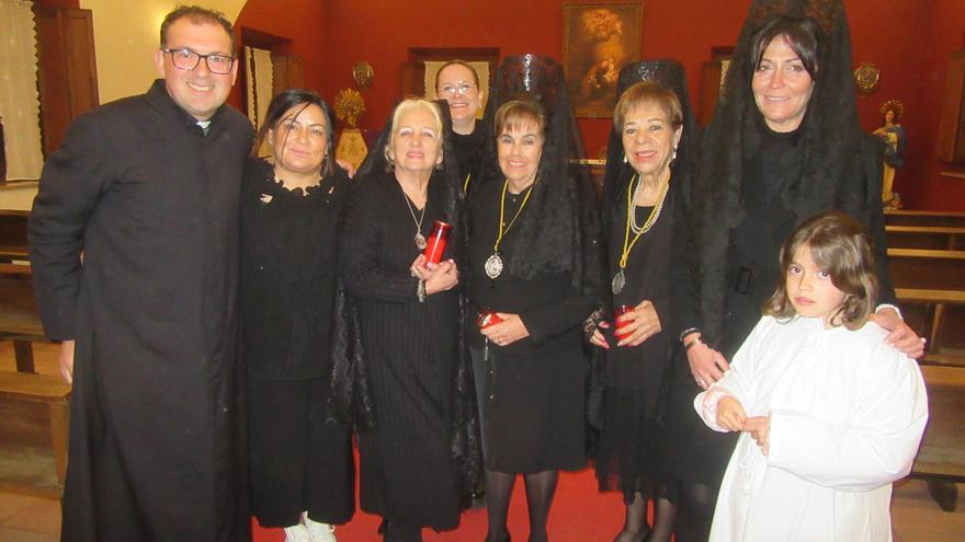 La lluvia obliga a suspender la procesión de La Soledad, en Cangas de Onís