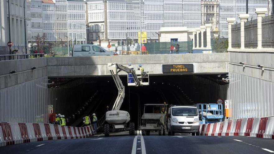 Acceso a los túneles de María Pita, Marina y O Parrote.