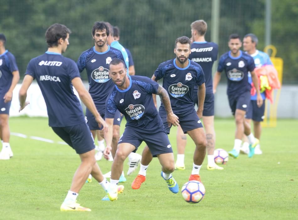 Bruno y Juanfran, que tenían problemas físicos, ya están aptos para jugar en los próximos tres amistosos antes del debut en Liga, el día 19 frente al Eibar.