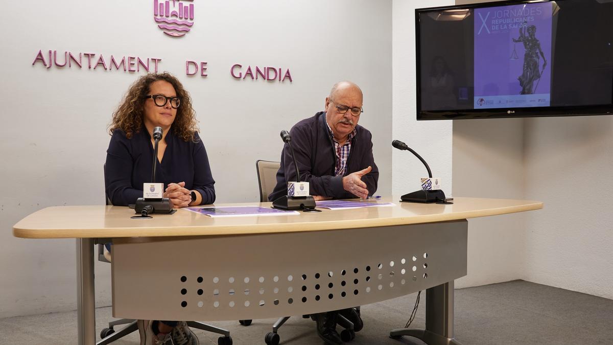 Alícia Izquierdo y Salvador Sanchis, en la presentación de las jornadas.
