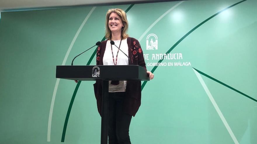 La delegada accidental de la Junta en Málaga, Carmen Casero, en una rueda de prensa extraordinaria.