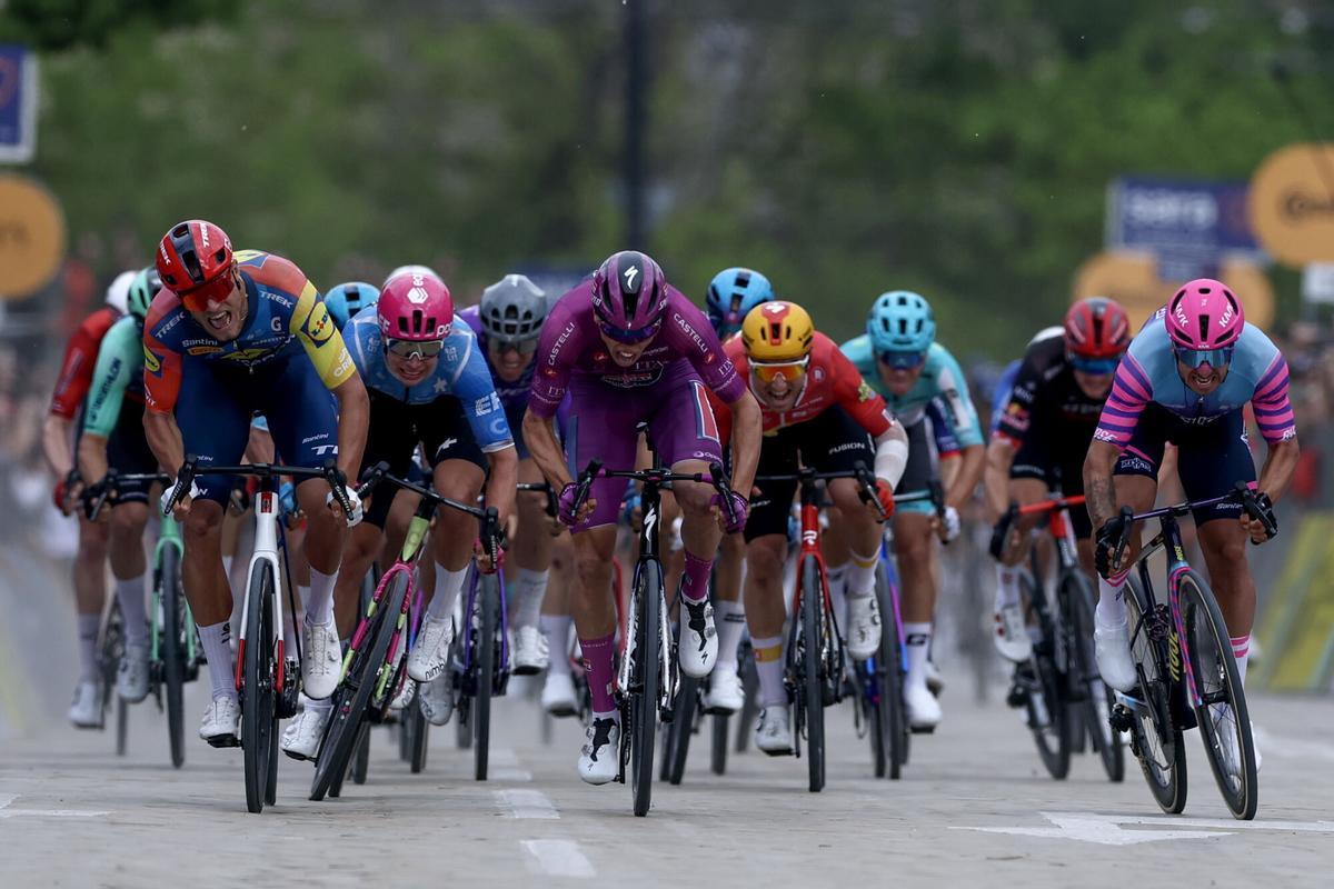La etapa 3 del Giro de Italia 2026, en imágenes. La etapa 3 del Giro de Italia 2026, en imágenes.