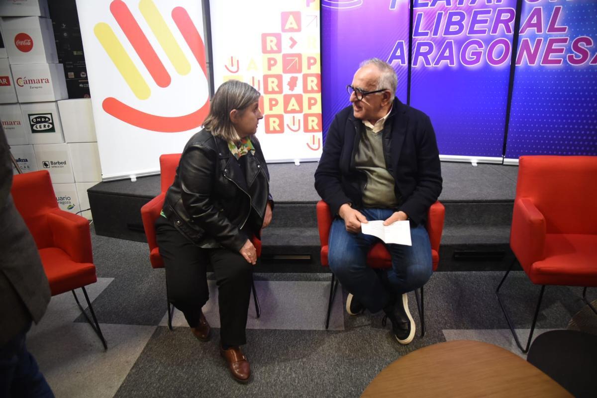 García y Sánchez-Garnica conversan en la presentación de la alianza electoral.